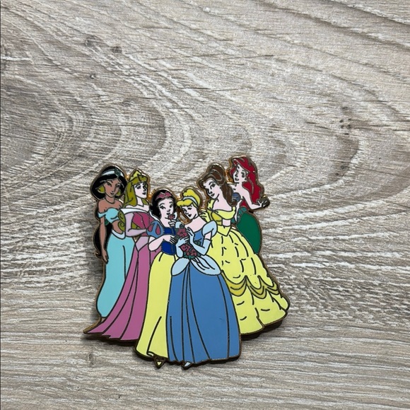 Disney Princess trading pin - Multicolor - Picture 1 of 2